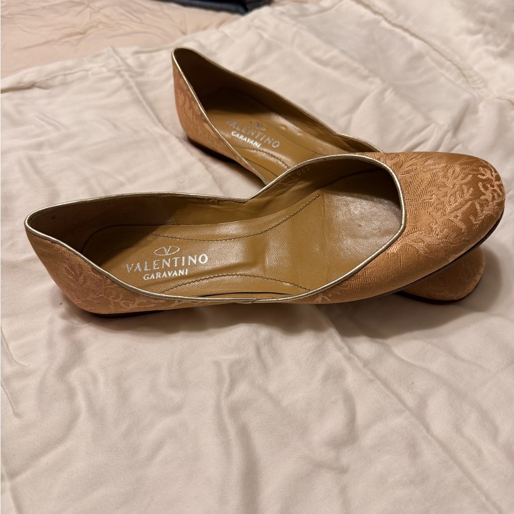 Authentic Valentino Garavai Nude Flats 
Coral Reef Print